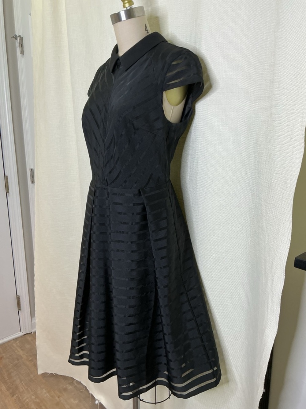 Ted Baker Black Fit Flare Dress Size 2 Textured Pleated Collar Chic Evening Wear - Picture 3 of 7